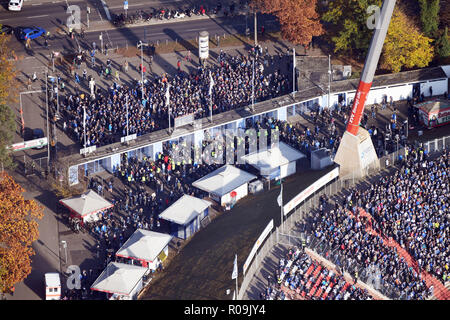 Oggi è l'ultimo gioco nella vecchia Wildparkstadion. La nuova costruzione dello stadio inizia il 05.11.2018. GES / Calcio / foto aeree Ultima Partita a KSC Wildparkstadion, KSC - Wuerzbueger kicker, 03.11.2018 Calcio: 3 lega: veduta aerea di Karlsruhe Stadio / Wildpark Stadium, Karlsruhe, Novembre 03, 2018 | Utilizzo di tutto il mondo Foto Stock