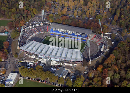 Oggi è l'ultimo gioco nella vecchia Wildparkstadion. La nuova costruzione dello stadio inizia il 05.11.2018. GES / Calcio / foto aeree Ultima Partita a KSC Wildparkstadion, KSC - Wuerzbueger kicker, 03.11.2018 Calcio: 3 lega: veduta aerea di Karlsruhe Stadio / Wildpark Stadium, Karlsruhe, Novembre 03, 2018 | Utilizzo di tutto il mondo Foto Stock