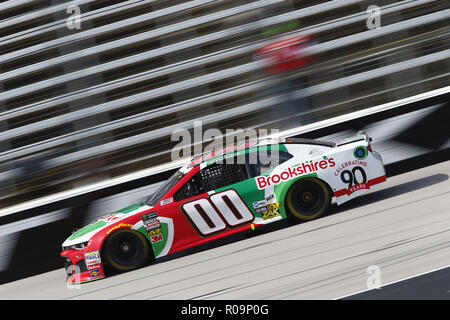 Ft. Vale la pena, Texas, Stati Uniti d'America. 2° Nov, 2018. Landon Cassill (00) prende il via alla pratica per la AAA Texas 500 al Texas Motor Speedway in Ft. Vale la pena, Texas. Credito: Justin R. Noe Asp Inc/ASP/ZUMA filo/Alamy Live News Foto Stock