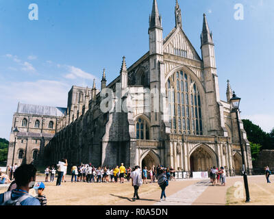 La Cattedrale di Winchester vista frontale 45° Foto Stock