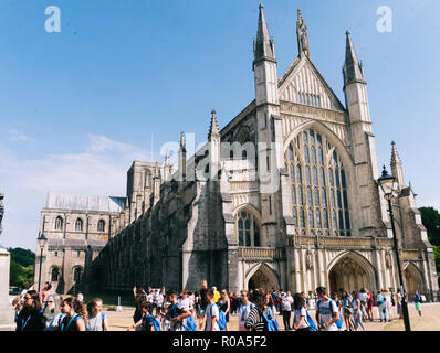 La Cattedrale di Winchester vista frontale 45° Foto Stock