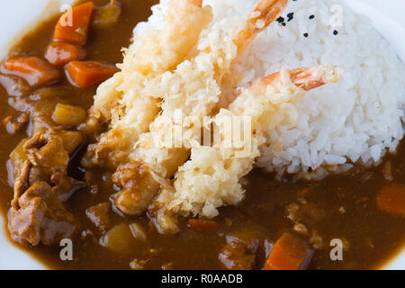 Il curry giapponese con gamberi fritti topping. Foto Stock