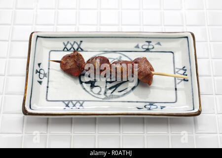 Yakitori, pollo ventriglio, giapponese grigliate di spiedini di pollo Foto Stock