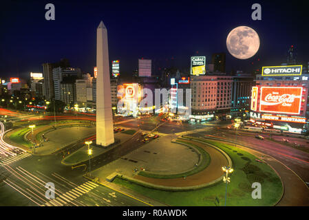 1997 obelisco storico AVENIDA NUEVE DE JULIO A PLAZA DE LA REPUBLICA BUENOS AIRES ARGENTINA Foto Stock