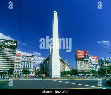 1997 obelisco storico AVENIDA NUEVE DE JULIO A PLAZA DE LA REPUBLICA BUENOS AIRES ARGENTINA Foto Stock