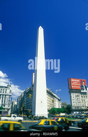 1997 obelisco storico AVENIDA NUEVE DE JULIO A PLAZA DE LA REPUBLICA BUENOS AIRES ARGENTINA Foto Stock