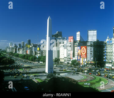 1997 obelisco storico AVENIDA NUEVE DE JULIO A PLAZA DE LA REPUBLICA BUENOS AIRES ARGENTINA Foto Stock