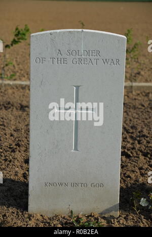 Lapide di soldato non identificato, Anneux cimitero britannico, Anneux, Francia Foto Stock