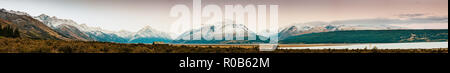 Nevato Mt. Picco di Cook durante il tramonto in Mt. Cook National Park, magnifica montagna selvaggia con neve e ghiaccio, Isola del Sud, Nuova Zelanda Foto Stock