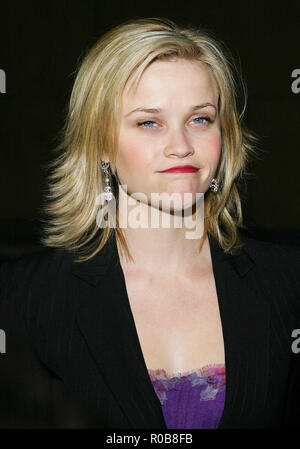 American Cinematheque presenta una persona omaggio a Reese Witherspoon, che parla tra le proiezioni di Vanity Fair e elezione nel cortile della egiziano, Lloyd E. Rigler Theatre di Los Angeles. 3 dicembre, 2004.09-WhiterspoonReese Red Carpet Event, verticale, STATI UNITI D'AMERICA, industria cinematografica, celebrità, fotografia, Bestof, arte cultura e intrattenimento, Topix celebrità moda / Verticale, meglio di, evento nella vita di Hollywood - California, moquette rossa e dietro le quinte, USA, industria cinematografica, celebrità, movie celebrità, personaggi televisivi, musica celebrità, fotografia, Bestof, arti e cultura Foto Stock