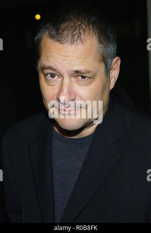 Il direttore Jean-Pierre Jeunet arrivando a un lunghissimo impegno Premiere al Grauman Chinese Theatre di Los Angeles. 10 novembre 2004.10-JeunetJeanPierre039 Red Carpet Event, verticale, STATI UNITI D'AMERICA, industria cinematografica, celebrità, fotografia, Bestof, arte cultura e intrattenimento, Topix celebrità moda / Verticale, meglio di, evento nella vita di Hollywood - California, moquette rossa e dietro le quinte, USA, industria cinematografica, celebrità, movie celebrità, personaggi televisivi, musica celebrità, fotografia, Bestof, arte cultura e intrattenimento, Topix, headshot, verticale, una persona, a partire dall'anno 2004, Foto Stock