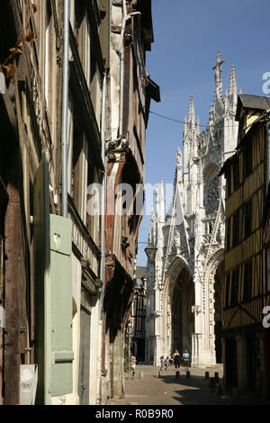 Chiesa di Saint-Maclou, Rouen, Francia, costruita in stile Flamboyant di architettura gotica. Foto Stock