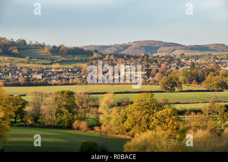 Winchcombe in autunno nel tardo pomeriggio la luce del sole. Winchcombe, Gloucestershire, Cotswolds, Inghilterra Foto Stock