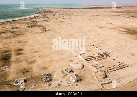 Al Zubarah (Az Zubara), rovinato antica città araba, costa nord-occidentale della penisola del Qatar, Al Shamal. UNESCO - Sito Patrimonio dell'umanità. Por storico Foto Stock