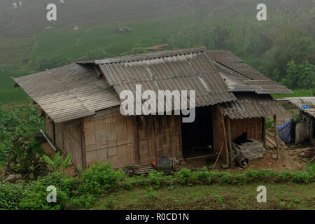 Tradizionale casa vietnamita nella valle di sapa vietnam Foto Stock