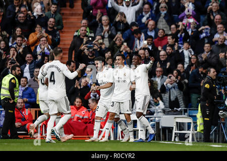 Madrid, Spagna. 3 Novembre, 2018. Santiago Bernabeu, La Liga Calcio, Real Madrid rispetto a Valladolid; Vinicius Junior (Real Madrid) celebra il suo obiettivo che ha reso 1-0 Credito: Azione Sport Plus/Alamy Live News Foto Stock