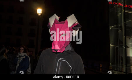 Madrid, Spagna. 3 Novembre, 2018. Centinaia dimostra a favore dei diritti degli animali e accanto all'soffrono di tori "tauromaquia" nel centro di Madrid, Spagna Credito: Alberto Ramírez Sibaja/Alamy Live News Foto Stock