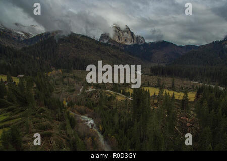 Belluno, Italia. 03Th Novembre, 2018. Panoramica fatta con il drone dei danni provocati dalle inondazioni nel Bellunese, in Val Visdende Belluno, Italia. © Alessandro Mazzola / risveglio / Alamy Live News Foto Stock