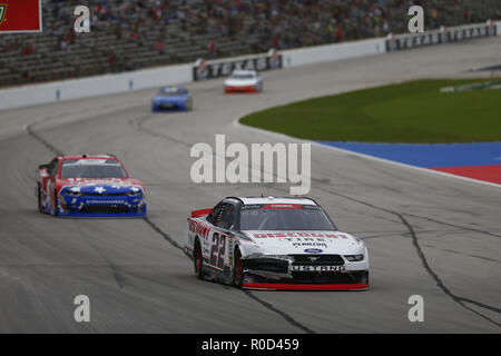 Ft. Vale la pena, Texas, Stati Uniti d'America. 3 Novembre, 2018. Austin Cindric (22) battaglie per posizione durante l'O'Reilly Auto Parts sfida al Texas Motor Speedway in Ft. Vale la pena, Texas. Credito: Justin R. Noe Asp Inc/ASP/ZUMA filo/Alamy Live News Foto Stock