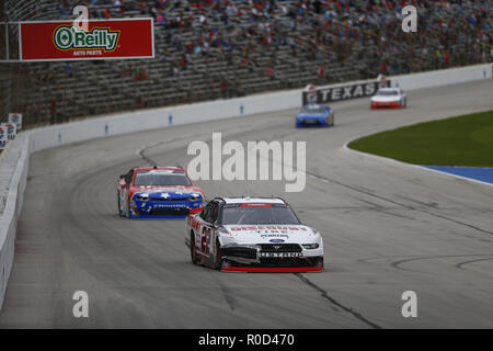 Ft. Vale la pena, Texas, Stati Uniti d'America. 3 Novembre, 2018. Austin Cindric (22) battaglie per posizione durante l'O'Reilly Auto Parts sfida al Texas Motor Speedway in Ft. Vale la pena, Texas. Credito: Justin R. Noe Asp Inc/ASP/ZUMA filo/Alamy Live News Foto Stock