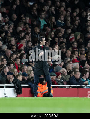 Londra, Regno Unito. 3 Novembre, 2018. Arsenal's head coach Unai Emery incarica durante la Premier League inglese match tra Arsenal e Liverpool presso l'Emirates Stadium di Londra, Gran Bretagna il 9 novembre 3, 2018. Credito: Han Yan/Xinhua/Alamy Live News Foto Stock