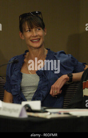 Australian maratoneta Heather Turland la conferenza stampa che si è svolta in piombo-fino al 'Città2" Surf Marathon essendo eseguito su Domenica, Agosto 9,2009. Attirare un numero record di oltre 75.000 operatori, l'evento non è il più grande del mondo di maratona di pubblico e dispone di una serie di guide di scorrimento che vanno da elite atleti internazionali, celebrità, scolaresche, famiglie e guide in costume di novità. Il 14-chilometro di gara viaggia dal CBD di Sydney ad una linea di finitura sulle rive di Bondi Beach. Sydney, Australia. 07.08.09. Foto Stock