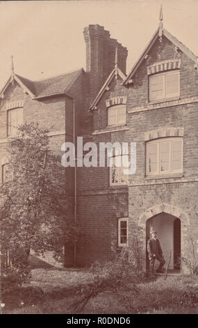 Vintage Cartolina fotografica che mostra un Unlocated imponente edificio britannico Foto Stock