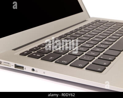 La tastiera su un moderno computer notebook, isolato su bianco Foto Stock