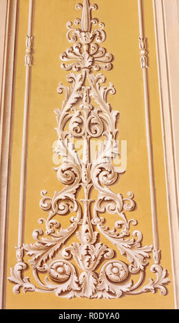 MODENA, Italia - 14 Aprile 2018: l'affresco di decorazione barocca nella Chiesa di Santa Eufemia. Foto Stock