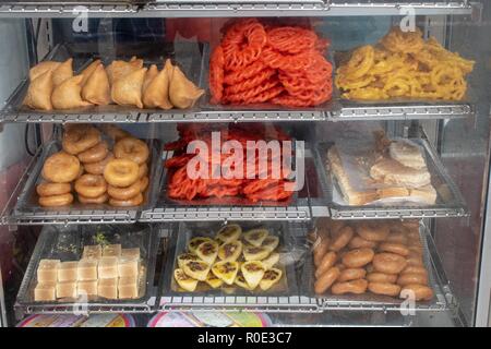 Visualizzazione dei dolci indiano presso il Sandringham Street Festival a Auckland, Nuova Zelanda Foto Stock