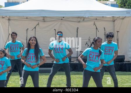 Auckland Nuova Zelanda 27 Ottobre 2018 - i giovani danzatori indiani stanno facendo il loro routine presso il Sandringham Street Festival Foto Stock