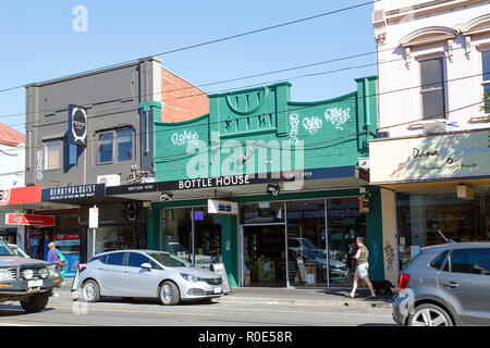 Balaclava, Melbourne, Australia: 04 Aprile 2018: bottiglia di liquore di casa negozio vendita una varietà di alcol - negozio di bottiglie Foto Stock