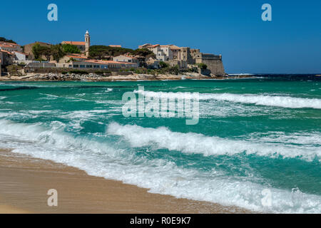 Mare Mediterraneo spiaggia di Algajola, Balagne, Haute-Corse, Corsica, Francia Foto Stock