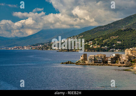 Tour d'Erbalunga, Genovesi torre di difesa, villaggio di Erbalunga, Mar Tirreno, la città di Bastia, Serra di Pigno, Cap Corse, Haute-Corse, Corsica, Francia Foto Stock