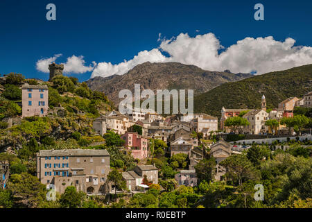 Città sulla collina di Nonza, Cap Corse, Haute-Corse, Corsica, Francia Foto Stock