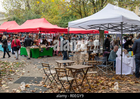 Bath mercato artistico, Queen Square, Bath, Inghilterra, Regno Unito Foto Stock