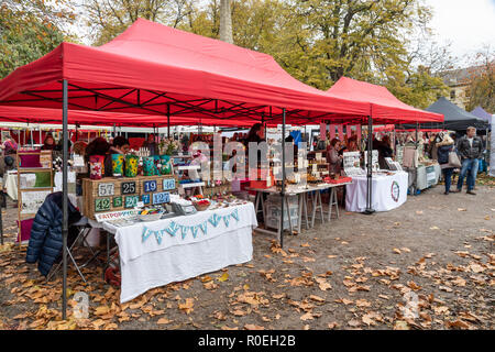 Bath mercato artistico, Queen Square, Bath, Inghilterra, Regno Unito Foto Stock