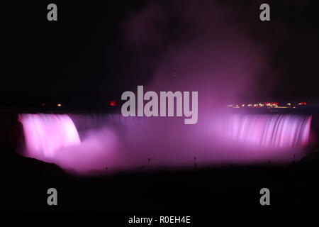 Cascate del Niagara di notte Foto Stock