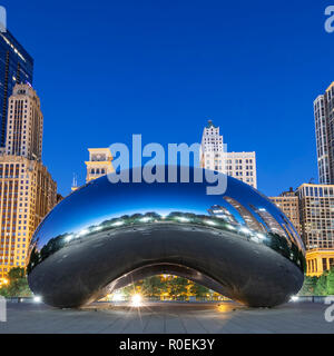 CHICAGO, ILLINOIS/STATI UNITI D'America - 13 ottobre 2018: immagine del Cloud Gate o Il fagiolo di mattina 13 ottobre 2018 nel Millennium Park, Chicago, Illinois Foto Stock