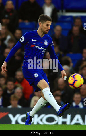 Londra, Regno Unito. 4 Nov 2018. Londra, Regno Unito. 4 Nov 2018. Londra, Regno Unito. 4 Nov 2018. Jorginho del Chelsea in azione. Premier League, Chelsea v Crystal Palace a Stamford Bridge di Londra di domenica 4 novembre 2018. Questa immagine può essere utilizzata solo per scopi editoriali. Solo uso editoriale, è richiesta una licenza per uso commerciale. Nessun uso in scommesse, giochi o un singolo giocatore/club/league pubblicazioni. pic da Steffan Bowen/ Andrew Orchard fotografia sportiva/Alamy Live news Credito: Andrew Orchard fotografia sportiva/Alamy Live News Foto Stock