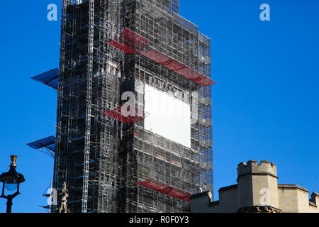 Londra, Regno Unito. 29 ott 2018. Big Ben di orologio visto trattati come subisce Â£61m il restauro del meccanismo, orologio e torre. Credito: Dinendra Haria/SOPA Immagini/ZUMA filo/Alamy Live News Foto Stock