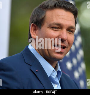 Boca Raton, FL, Stati Uniti d'America. 04 Nov, 2018. Ron DeSantis, Rudy Giuliani e Procuratore generale Pam Bondi in Boca Raton il 4 novembre 2018 in Boca Raton, Florida. Credito: Hoo Me.Com/Media punzone *** No Ny Paper***/Alamy Live News Foto Stock