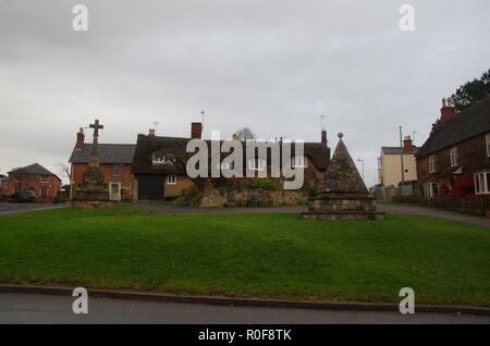 Hallaton Buttercross sul verde del villaggio. La Macmillan modo. Leicestershire. East Midlands. In Inghilterra. Regno Unito Foto Stock