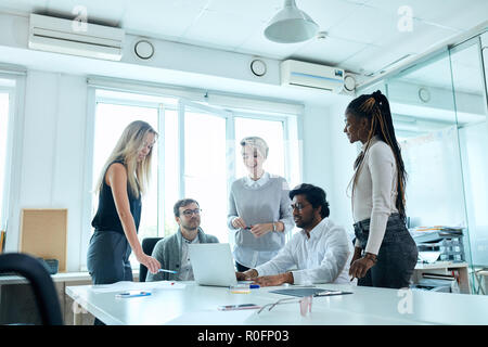 Corporate executive team in riunione Foto Stock