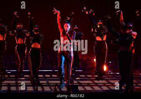 Rosalia esegue sul palco del MTV Europe Music Awards 2018 tenutasi a Bilbao Exhibition Centre, Spagna. Foto Stock