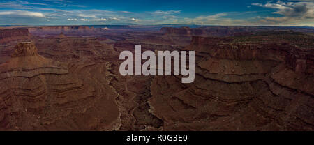 Forcella est Shafer Canyon nei pressi di Dead Horse Point State Park Canyonlands Utah STATI UNITI D'AMERICA Foto Stock