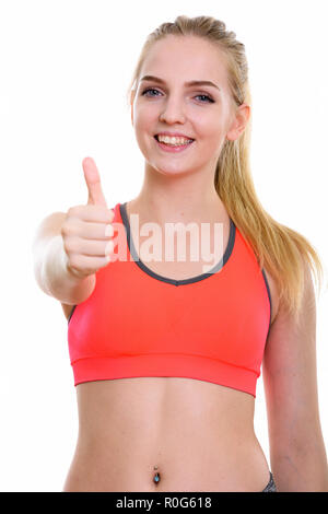 Studio shot di giovani felici ragazza adolescente sorridere mentre dando gio Foto Stock