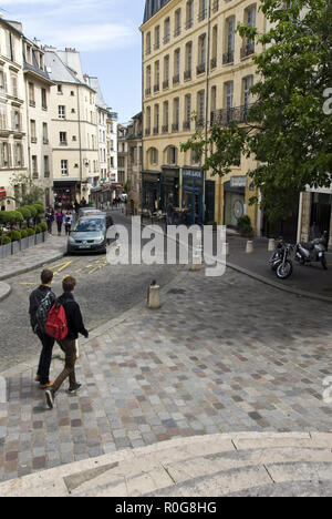 Rue de la Montagne Sainte-Genevieve, una posizione filmato per Woody Allen film, 'Midnight a Parigi", vicino al Pantheon, il Quartiere Latino di Parigi. Foto Stock