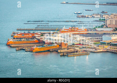 New York, NY / STATI UNITI D'AMERICA - ?Agosto ?7, ?2018: Staten Island Ferry Pier Foto Stock