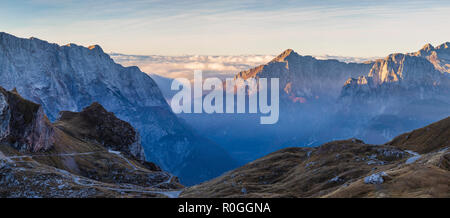 Mangart sella, Alpi Giulie, Slovenia Foto Stock